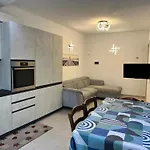 Beautiful Apartment With Swimming Pool